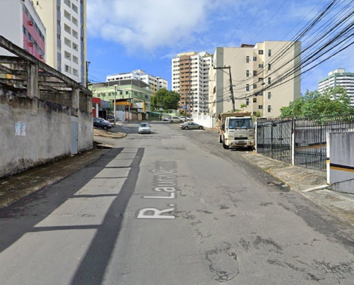 Homem de 27 anos é assassinado a tiros dentro de carro no bairro da Vila Laura, em Salvador