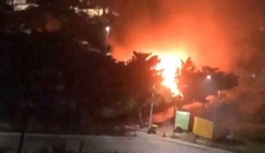 Incêndio destrói barraca na Praia de Buraquinho, em Lauro de Freitas; veja vídeo