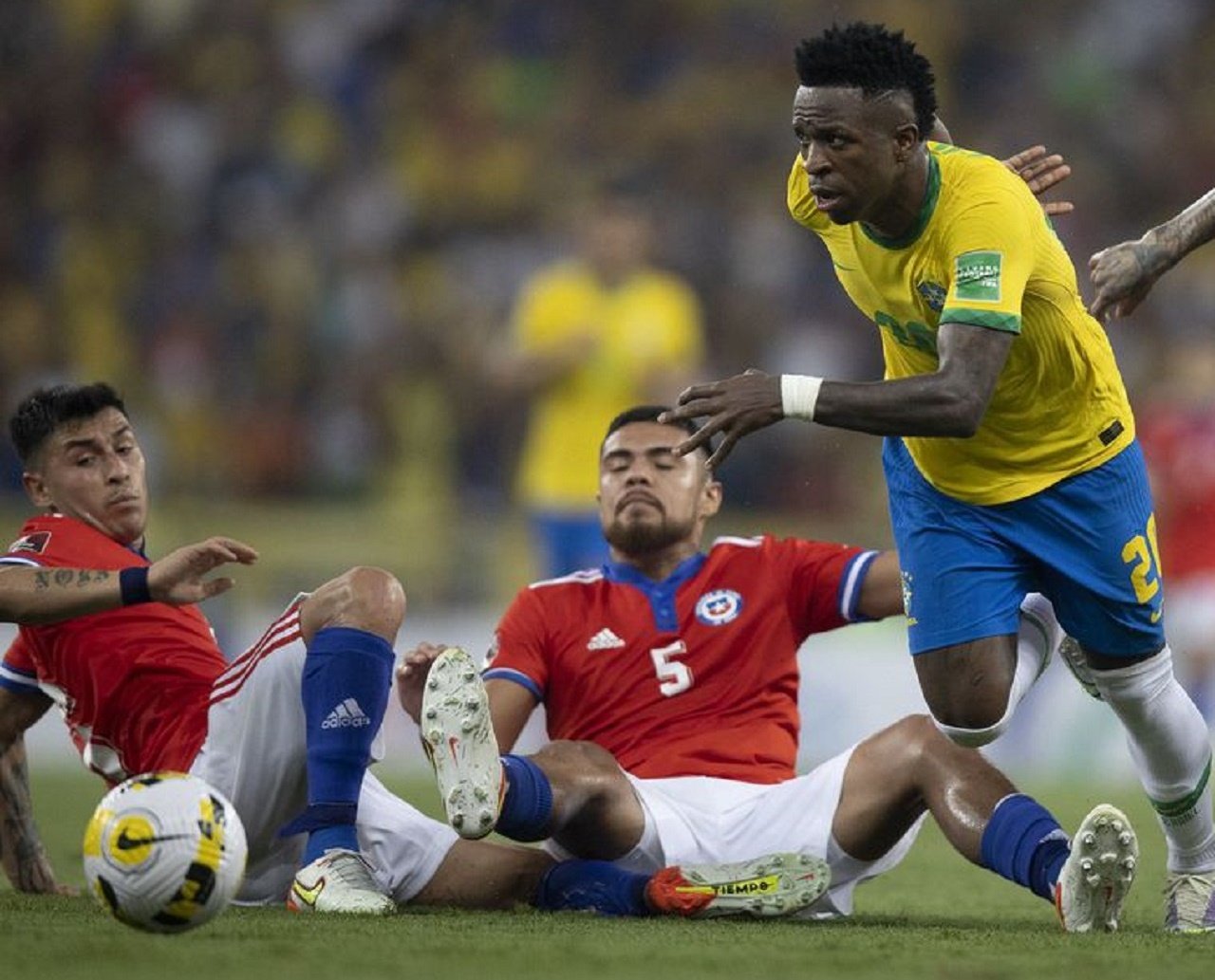 Rumo ao Catar: seleção goleia Chile por 4 a 0 no último jogo no Brasil antes da Copa