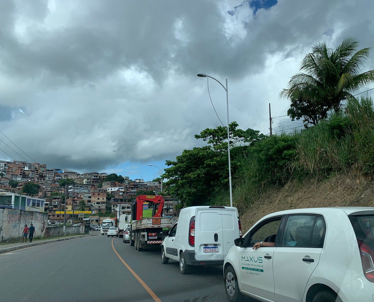 Protesto contra aumento de preços dos combustíveis trava rodovia, próximo à refinaria de Mataripe  