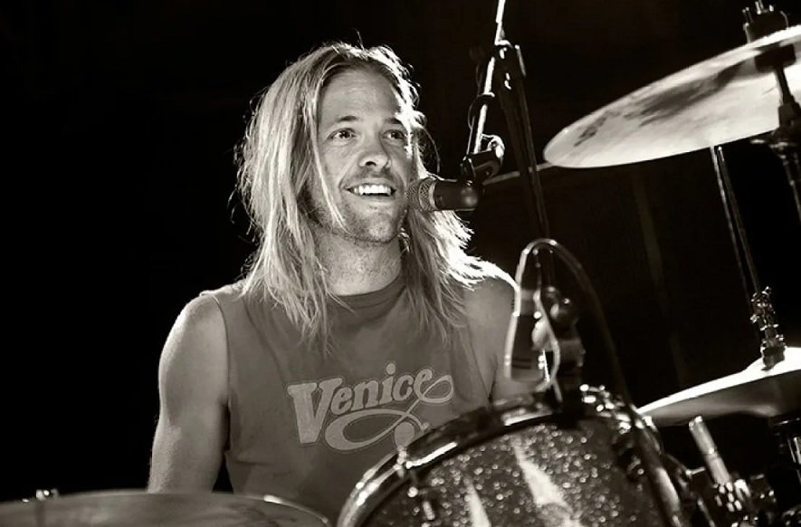 Baterista do Foo Fighters, Taylor Hawkins, morre aos 50 anos