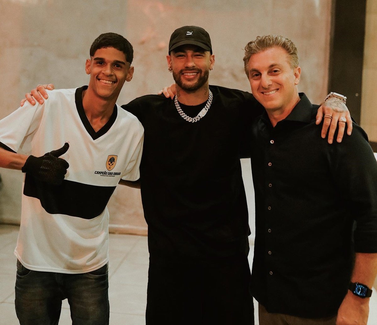 Receba! Fenômeno nas redes sociais, Luva de Pedreiro tem encontro com Neymar