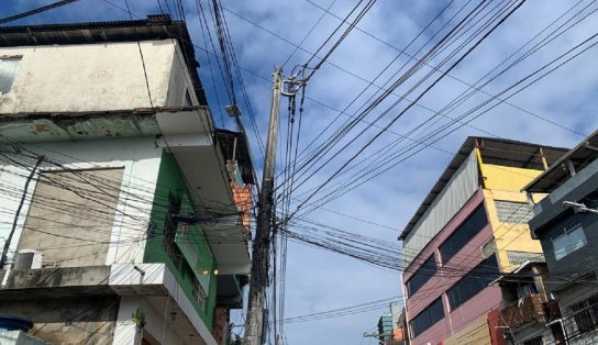 Chamas na fiação da rede elétrica assustam moradores e prejudicam comércio no Engenho Velho da Federação