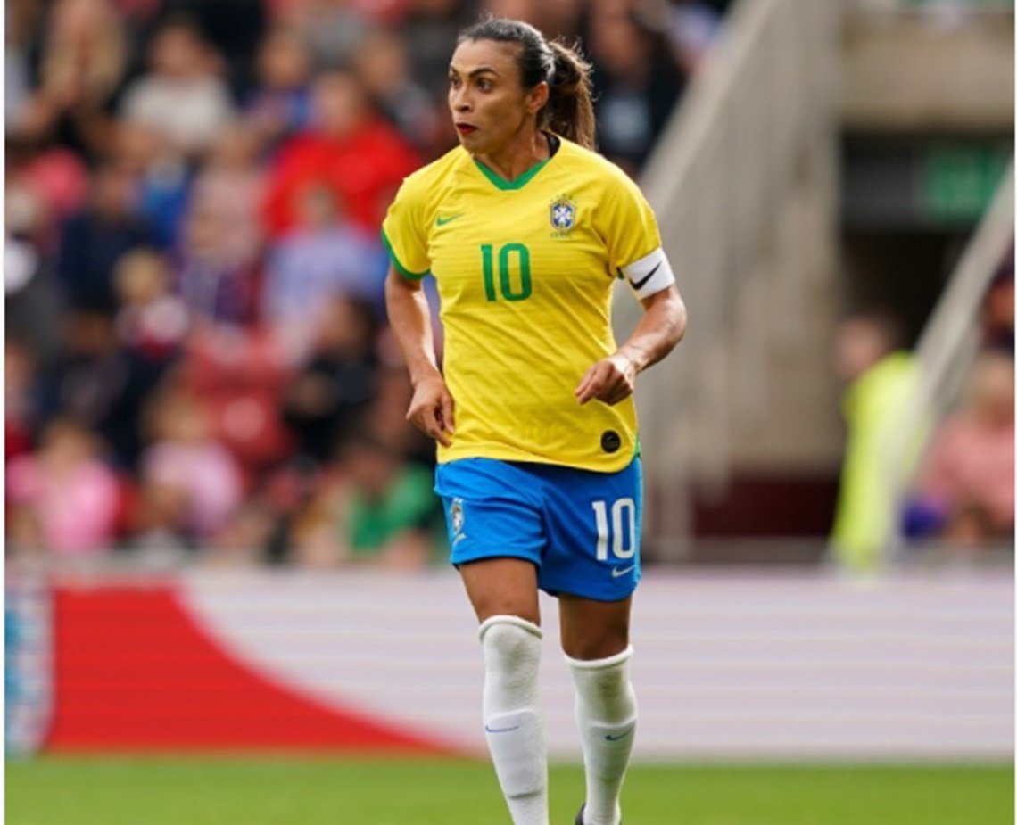 "Fora por um tempo": jogadora Marta vai passar por cirurgia no joelho para tratar lesão