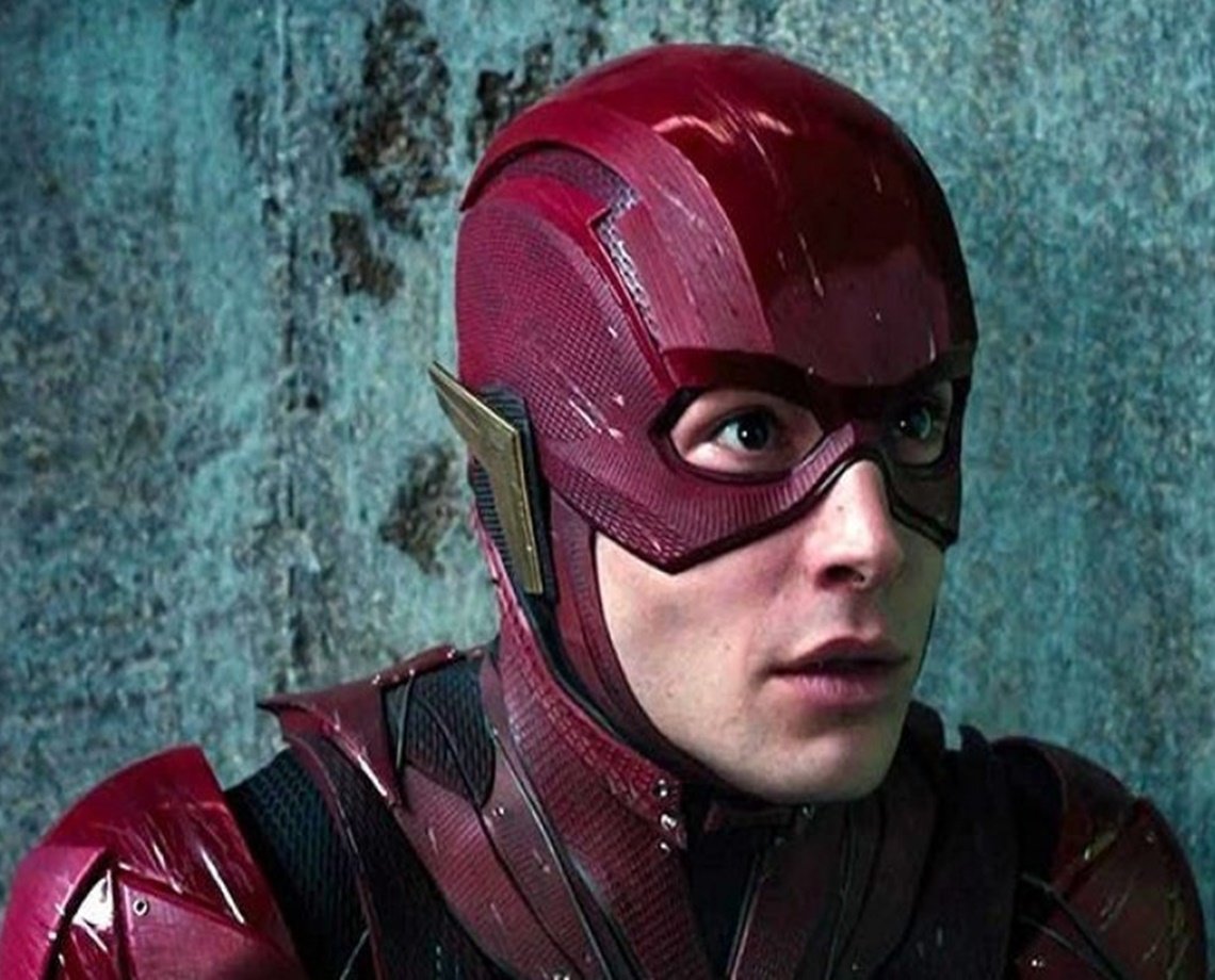 Prenderam o Flash: ator Ezra Miller é preso após discussão por conta de karaokê 