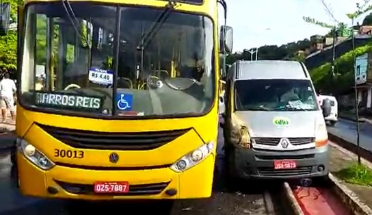 VÍDEO: Acidente entre van e ônibus deixa trânsito lento na Suburbana na manhã deste sábado