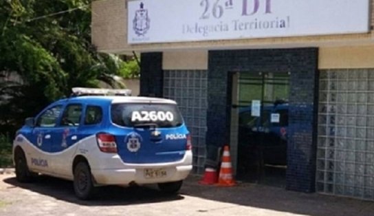 Ocupantes de dois carros abandonam corpos de dois homens em Jauá; vítimas foram mortas a tiros