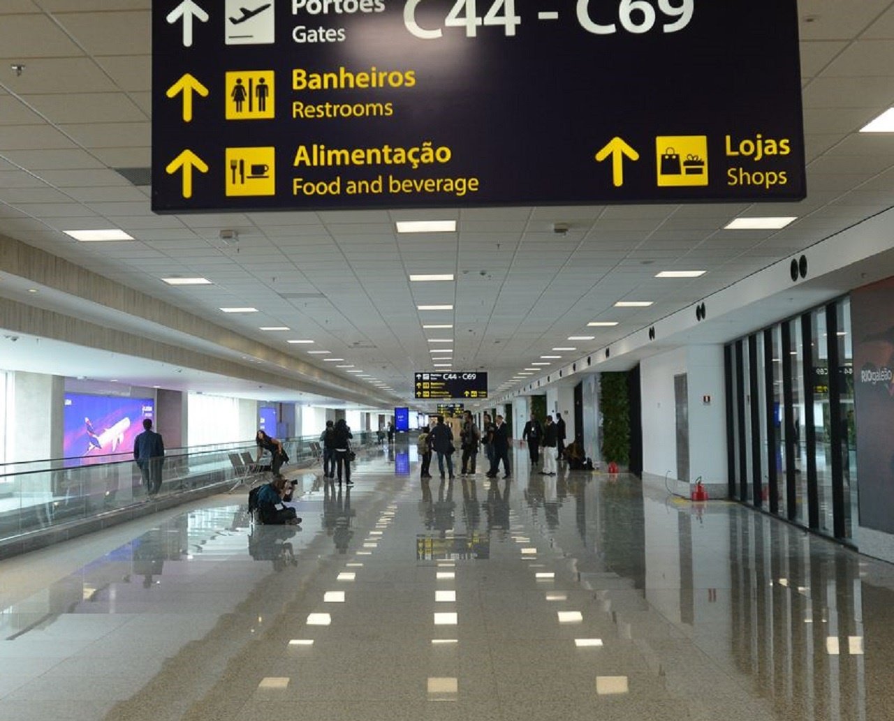 Testes contra Covid-19 são dispensados para entrar no Brasil; comprovante de vacinação é exigido em aeroportos  