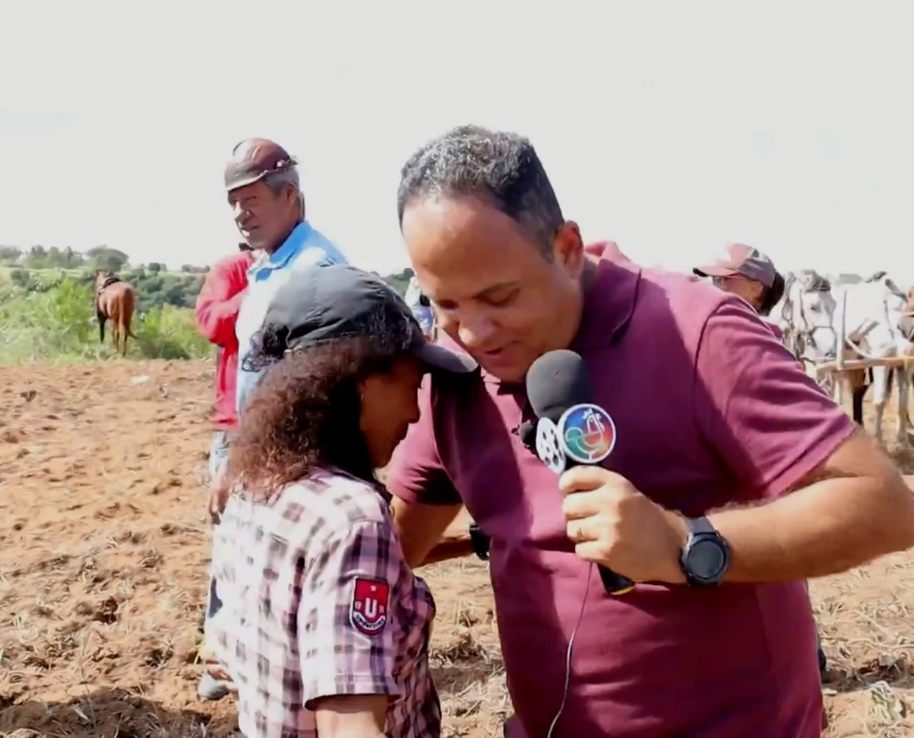 Cavalgada e "bafafá" com Jorge Araújo: repórter apronta todas em Teodoro Sampaio, na Bahia; assista  