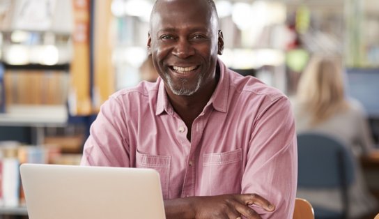 Lideranças negras: programa gratuito de especialização recebe inscrições até sábado 