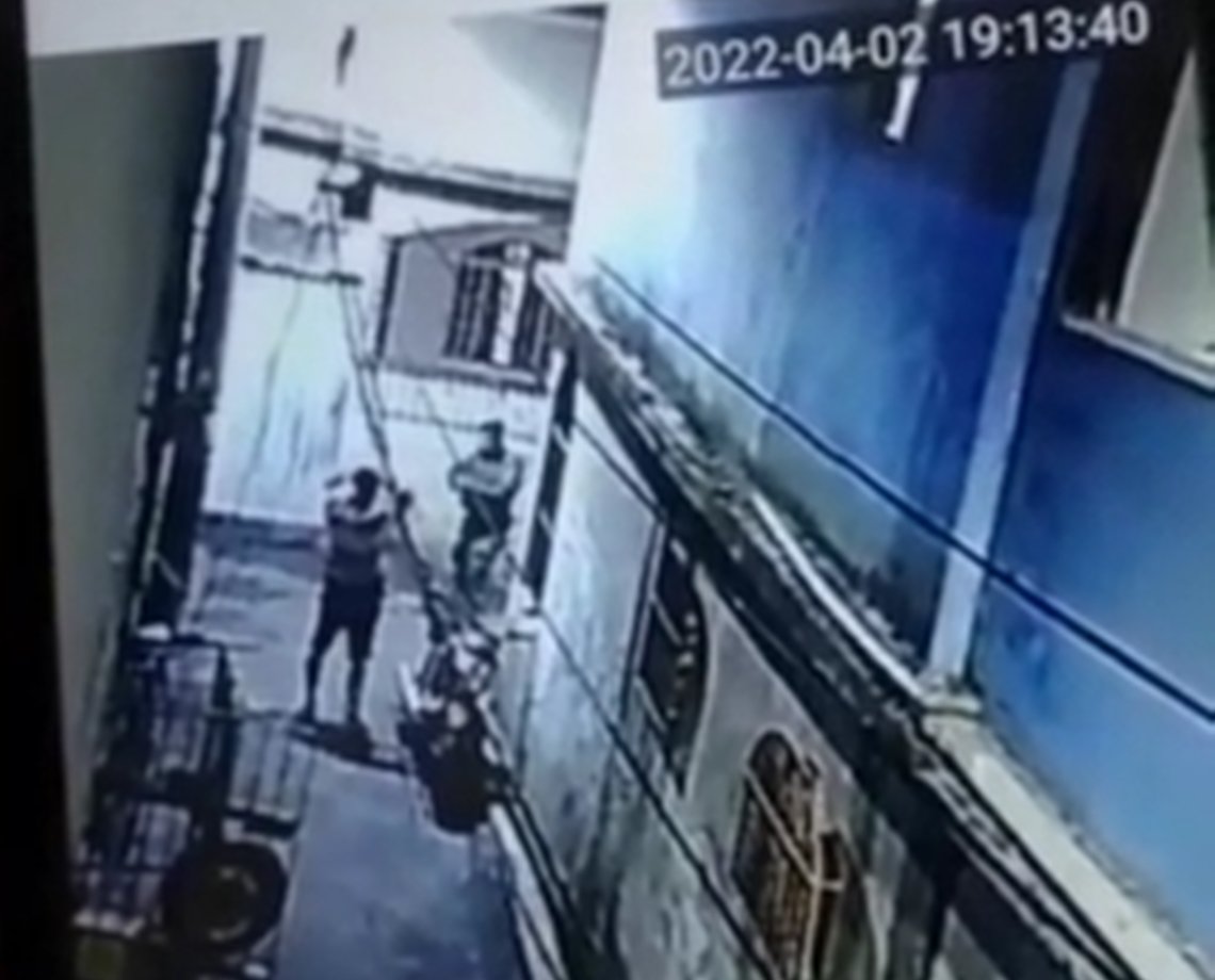 Vídeo em que jovem é executado por PM mesmo rendido não foi em Salvador; saiba detalhes