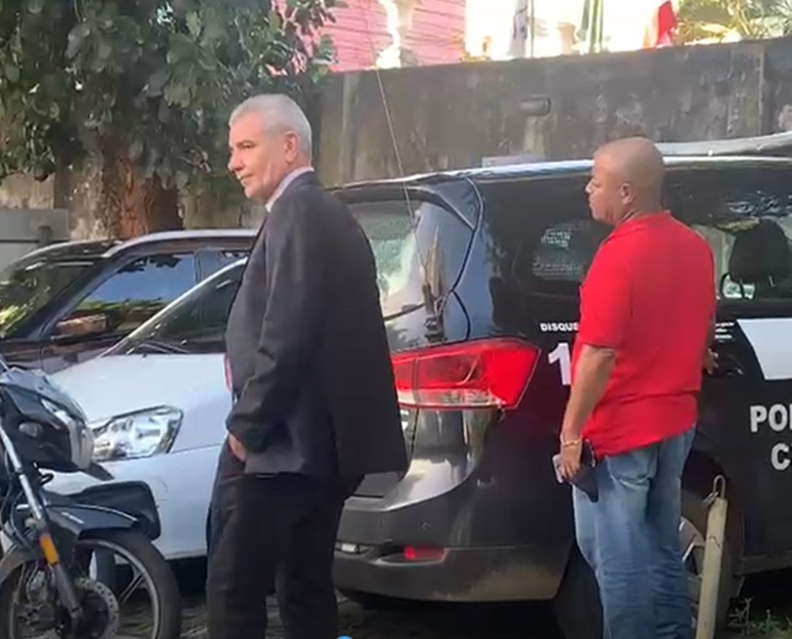 Rapidinho! Transferência de delegado que investiga mortes de dono de pousada e funcionário, na Bahia, é desfeita