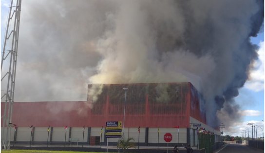 Correria após incêndio em supermercado na Bahia e vídeos mostram desespero; assista  