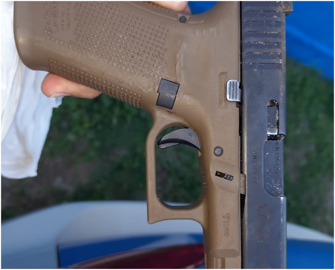 PM é esfaqueado dentro de casa por travesti na Bahia; suspeita leva arma do agente e acaba presa