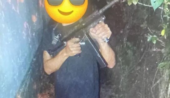 Homem que tinha submetralhadora "ostenta" arma na rede social e é preso na Bahia  