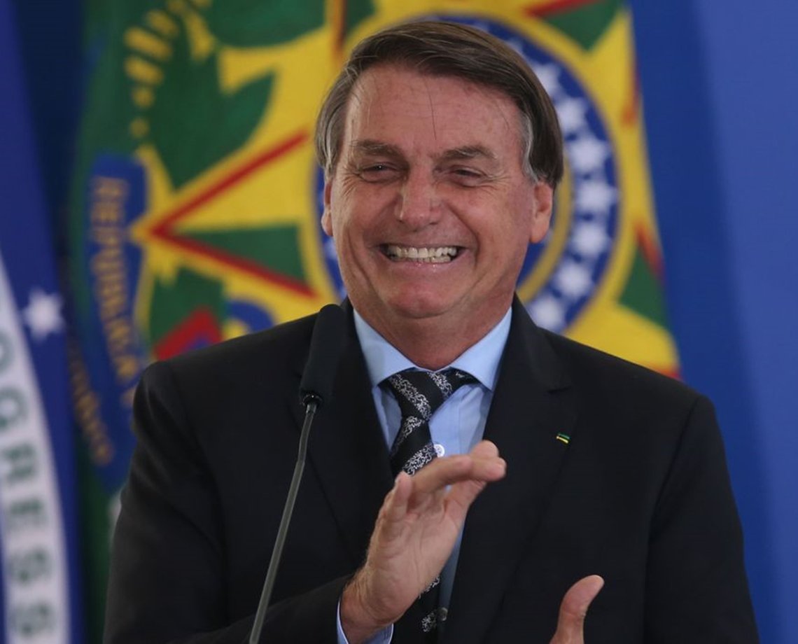 Bolsonaro ironiza seguidor que perguntou sobre sigilos impostos por governo: 'Em 100 anos saberá'