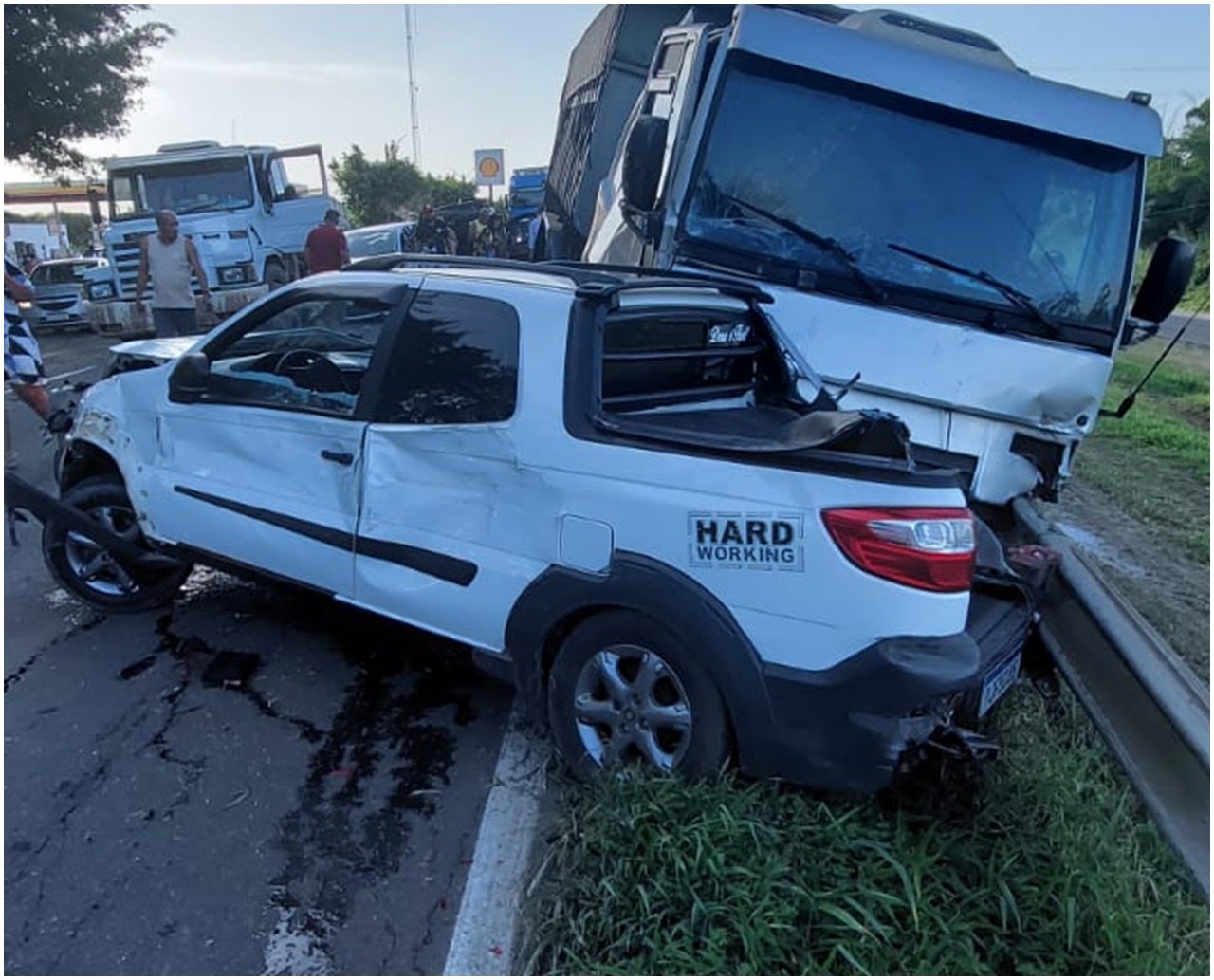 São Sebastião de Passé: engavetamento com seis veículos deixa trânsito intenso na BR-324