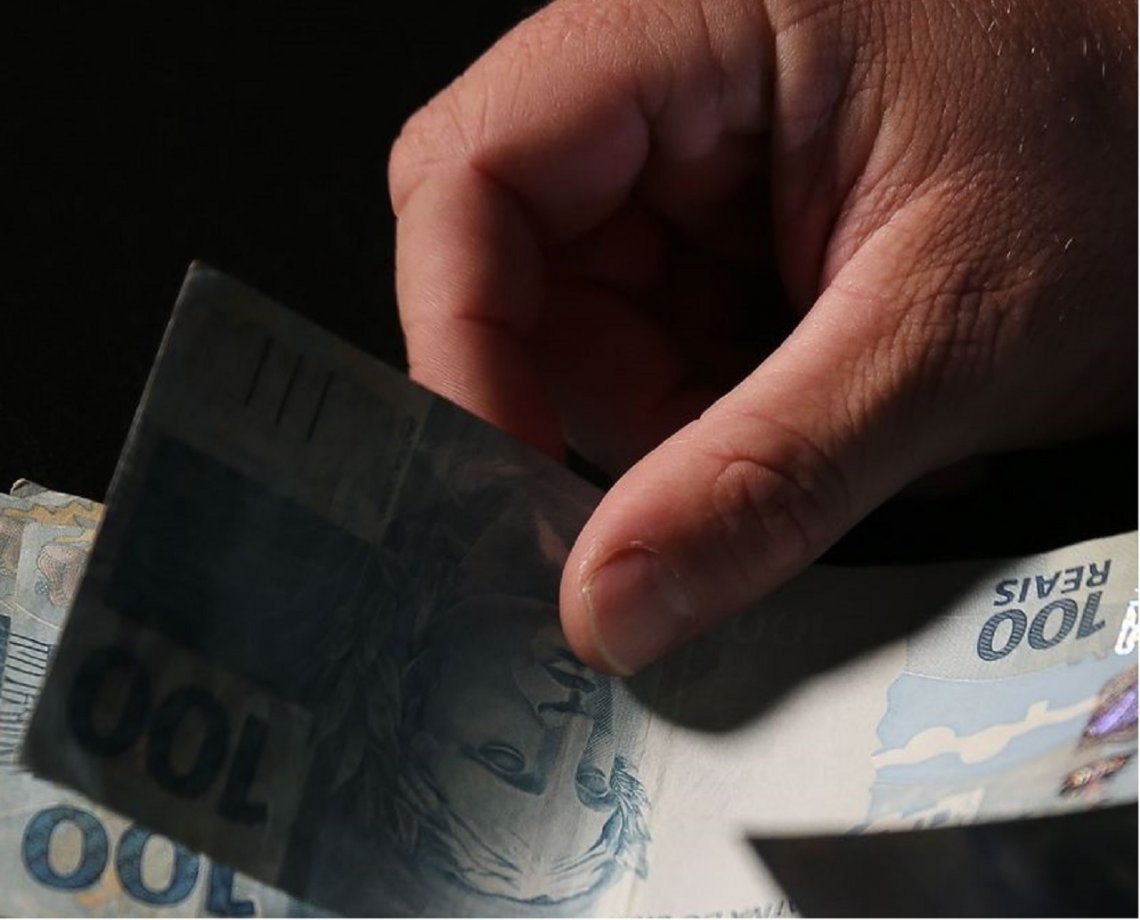 Abaixo da infla&ccedil;&atilde;o, governo prop&otilde;e sal&aacute;rio m&iacute;nimo de R$ 1.294 em 2023, sem aumento real