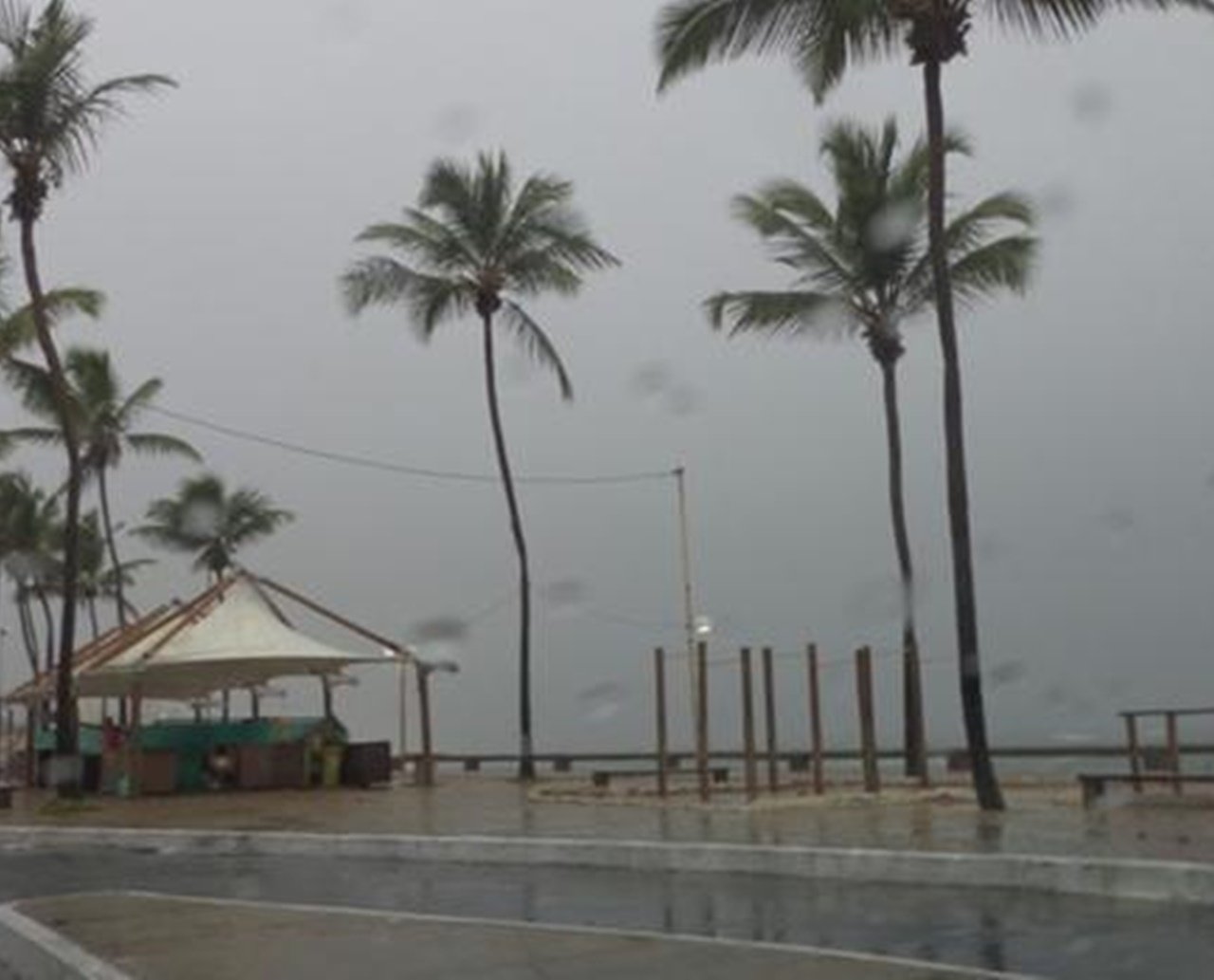 Tempo virou: Salvador tem previsão de chuva até a próxima quinta-feira; Defesa Civil emite alerta