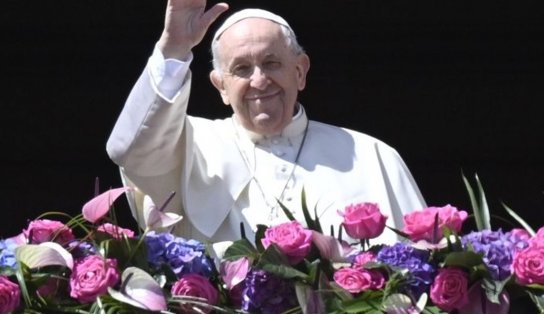 "Páscoa da guerra": Papa Francisco critica a Rússia em discurso para cerca de 100 mil pessoas no Vaticano