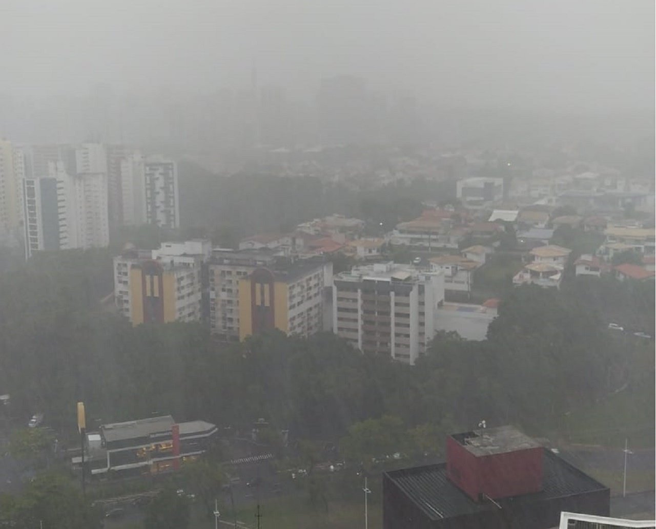 Chuva, ventos fortes, alagamentos e riscos de deslizamentos; situação em Salvador segue até quinta-feira 