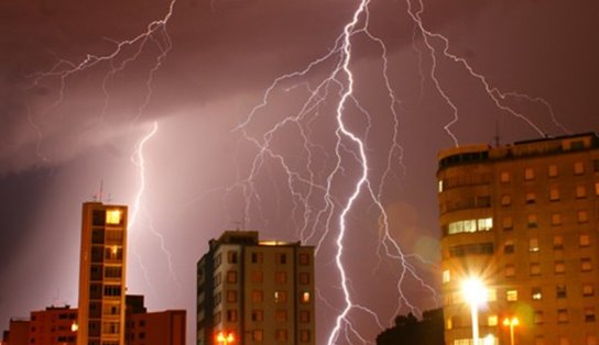 Em poucos dias, mais de 73 mil raios atingiram a Bahia: o que fazer para não ser uma vítima?  