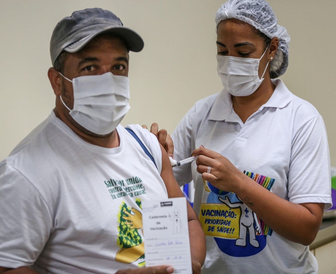 Antes de descansar no feriado,vá tomar sua dose de reforço da vacina contra Covid-19; saiba onde ir