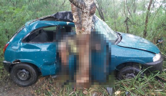 Idosos morrem após acidente na Via Parafuso; vítimas iam ao mercado quando perderam o controle do carro