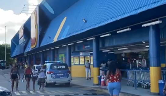 Armados com facas, homens fazem arrastão em supermercado de Salvador; cerveja e celulares de clientes foram levados