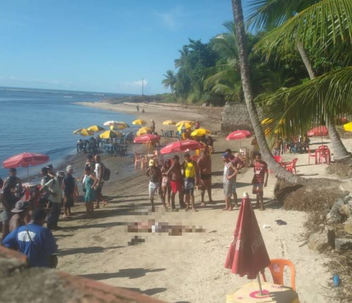 Homem é executado em praia no Sul da Bahia e vídeo mostra desespero de banhistas