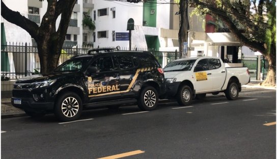 Caso Respiradores: PF cumpre mandado em prédio de luxo de Salvador; veja momento da saída