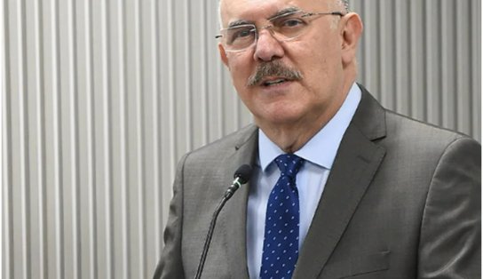 Ex-ministro da Educação atira em aeroporto e atinge funcionária da Gol; ele foi encaminhado à PF   