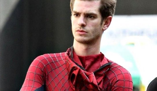 Intérprete do Homem-Aranha, Andrew Garfield anuncia pausa na carreira; "descansar um pouco"