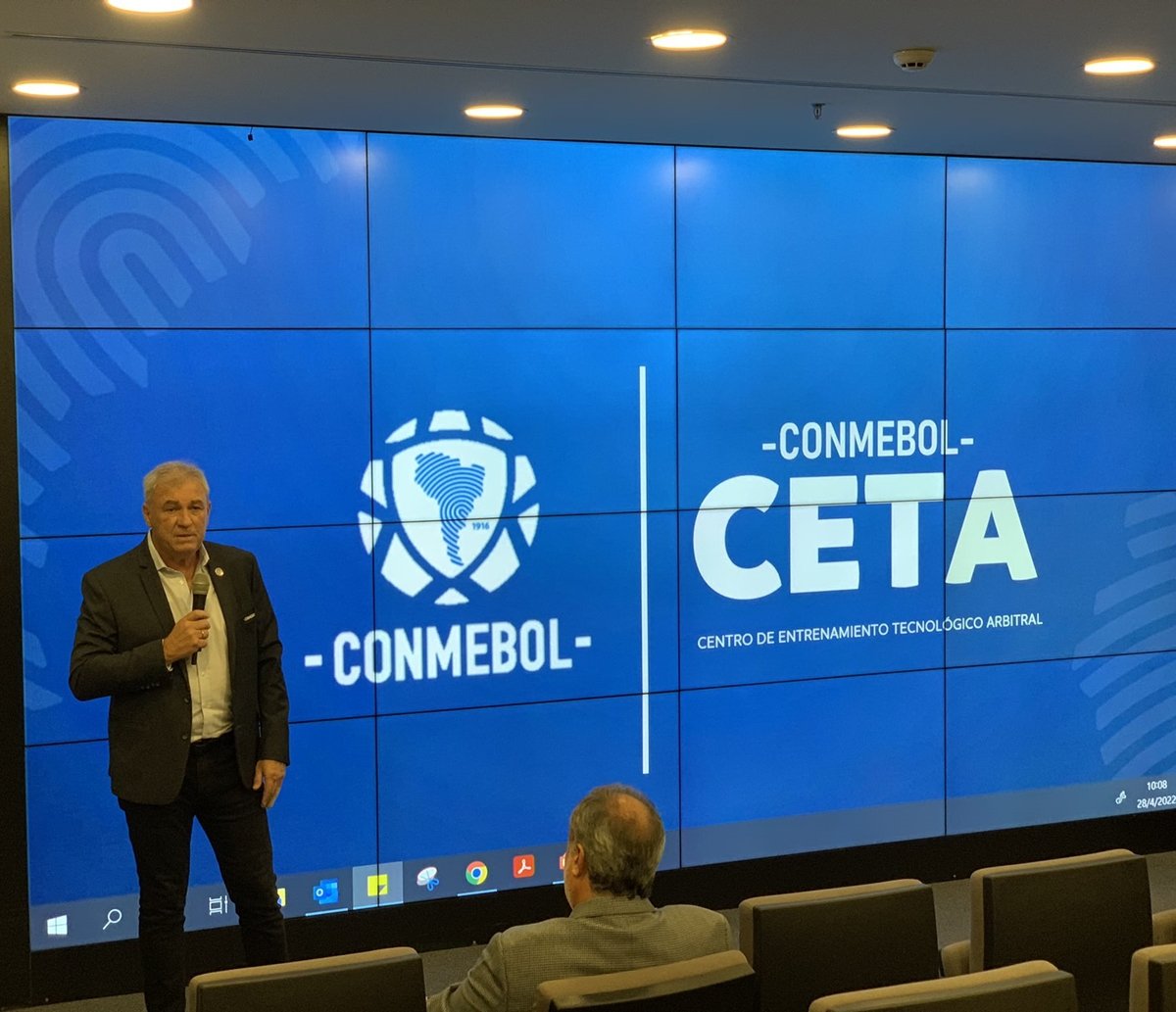 "-Conmebol-CETA": encontro na Argentina faz brasileiros com "espírito de quinta série" se divertirem nas redes sociais 