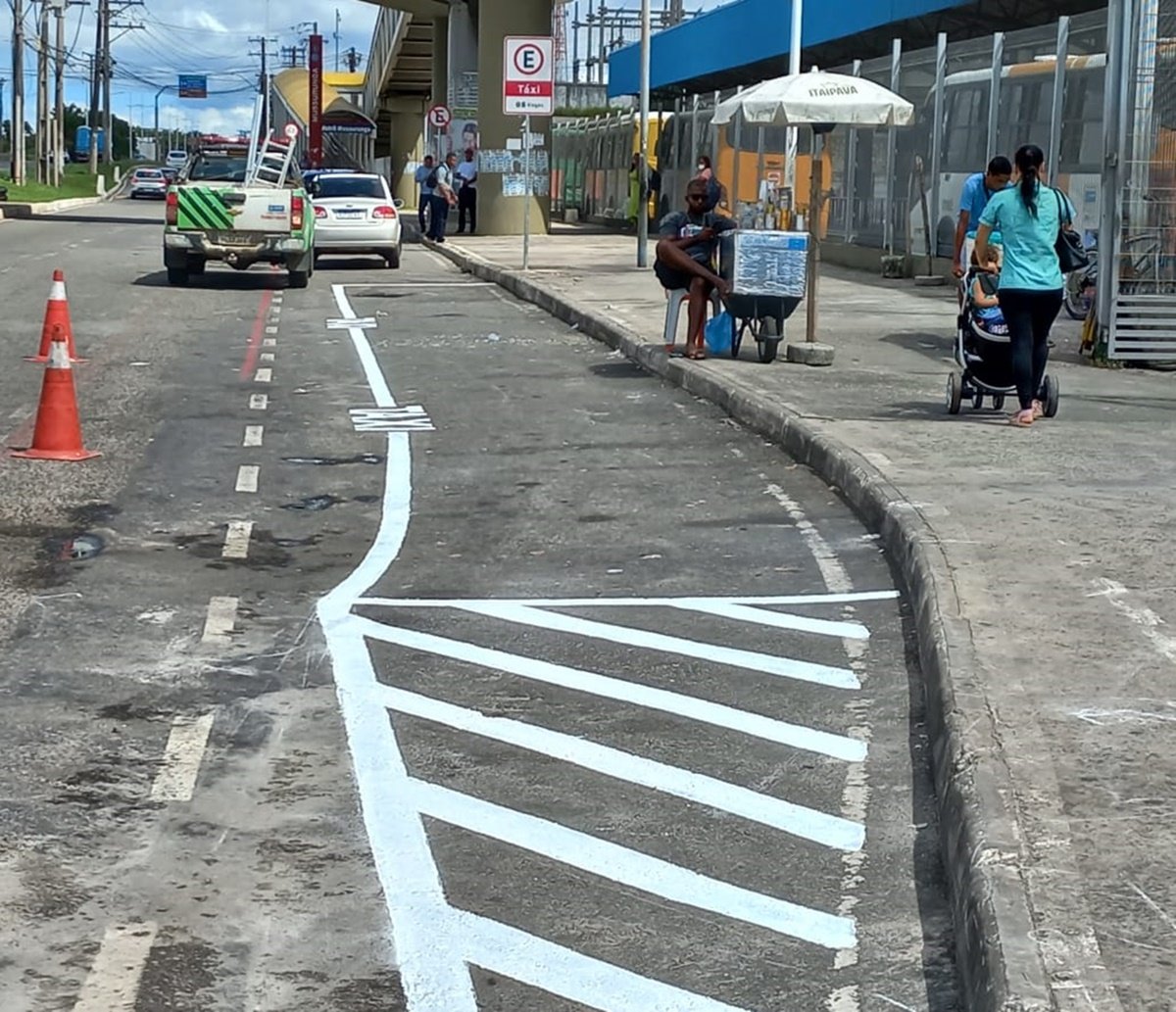 Pontos de táxi são instalados nas proximidades de estações do metrô na capital; veja locais 