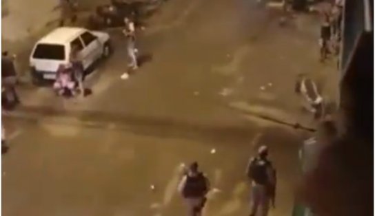 Polícia usa bomba de efeito moral para encerrar festa tipo "paredão" na Região Metropolitana de Salvador; assista