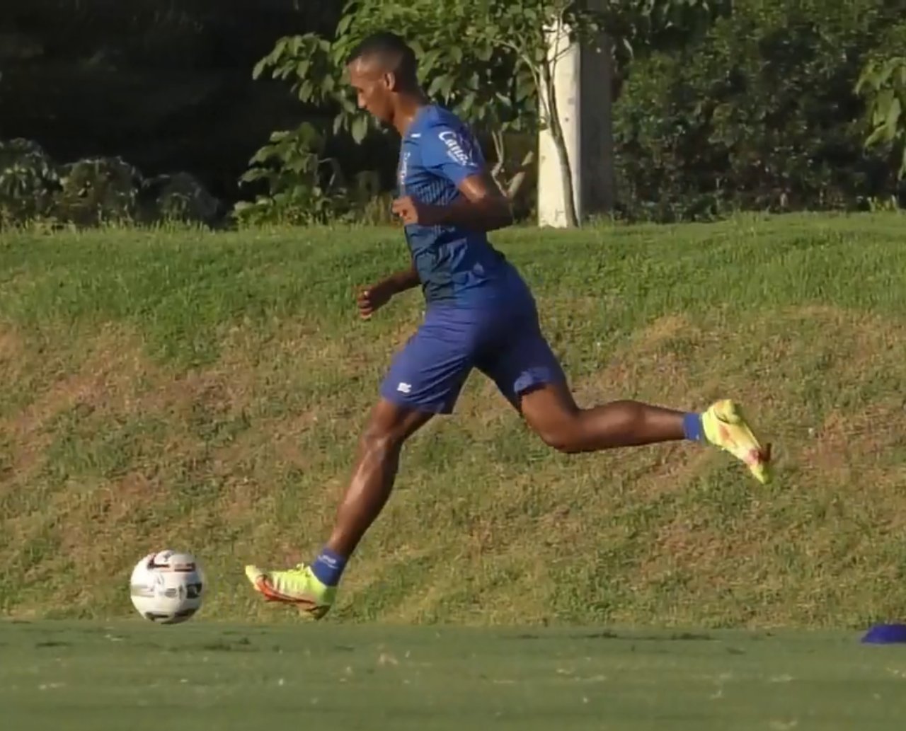 Aratu FC - Bahia busca retomar primeiro lugar na tabela da série B, semifinal da Champions League e quem Tá On e Tá OFF no futebol