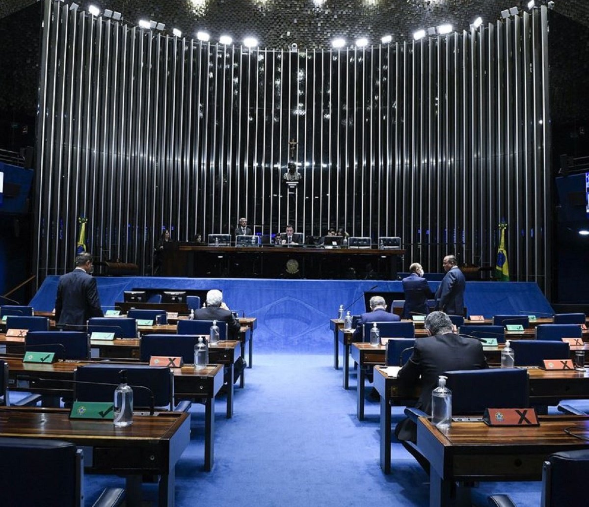 Senado aprova MP com piso permanente de R$ 400 para Auxílio Brasil; matéria segue para sanção presidencial