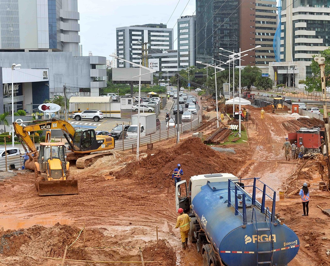 Bruno Reis veta proibição de obras públicas em horários de pico em Salvador por "contrariar interesse público"