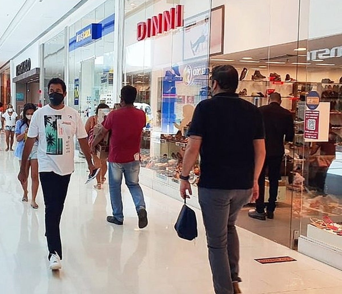 Shoppings de Salvador ampliam horários para compras de presentes do Dia das Mães; veja