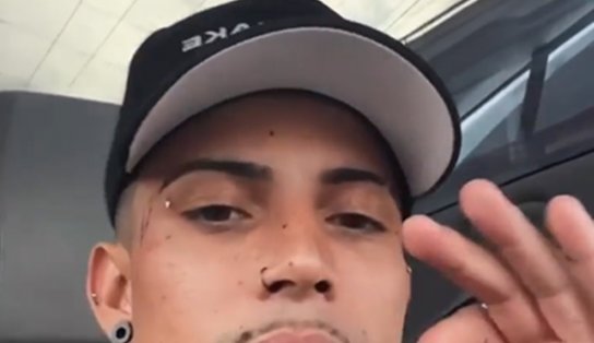 Influencer bate carro gravando mensagem religiosa; "eu falando Deus é perfeito, aí vem o inimigo e pá"  