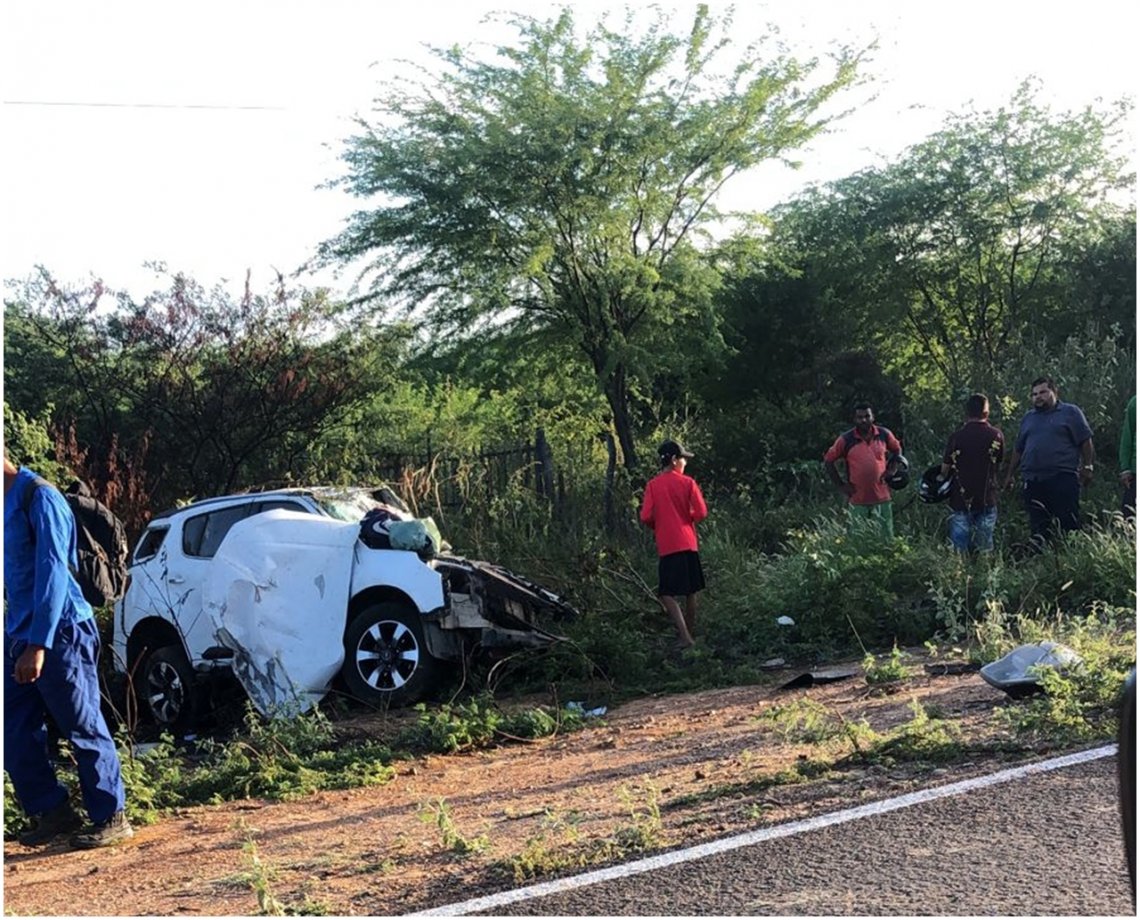 Acidente com três veículos deixa um morto e cinco feridos na BR-235, no Norte da Bahia  