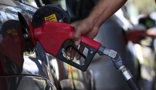 Complicado: preço médio da gasolina bate recorde no Brasil e chega a R$ 7,295/litro