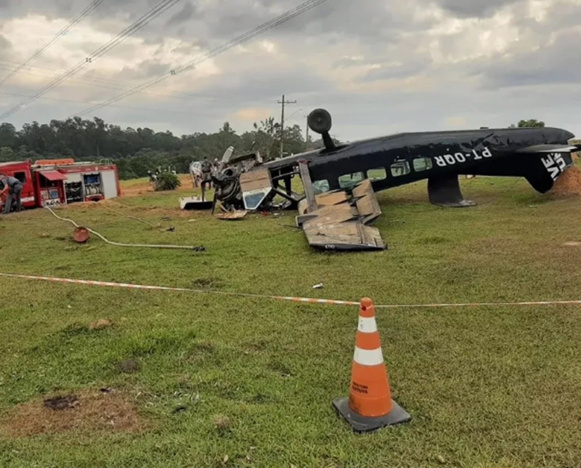 Avião de paraquedistas cai no interior de São Paulo; prefeitura confirma dois mortos