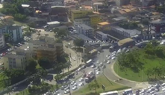 Manifestação de rodoviários trava região da Avenida ACM, em Salvador 