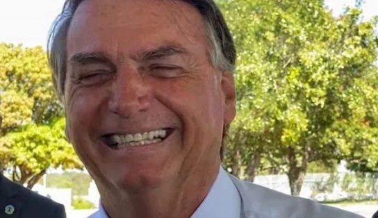 Bolsonaro volta a utilizar expressão "arrobas" para se referir a peso de pessoa negra; ele já foi processado por racismo