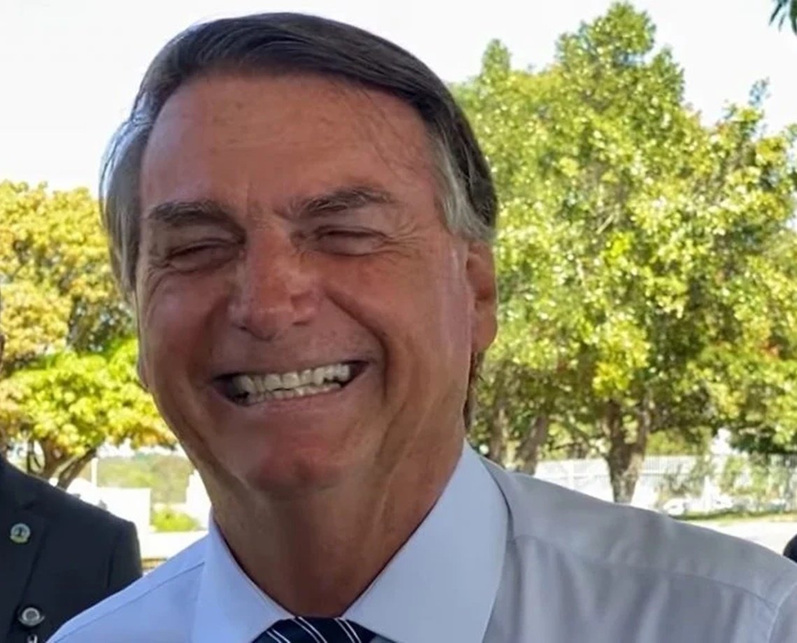 Bolsonaro volta a utilizar express&atilde;o "arrobas" para se referir a peso de pessoa negra e ironiza condena&ccedil;&atilde;o por racismo