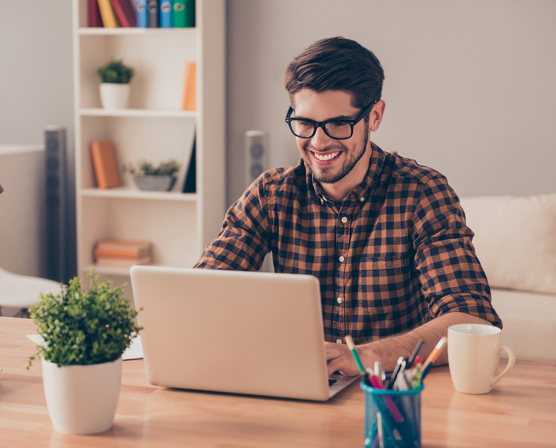 Curso gratuito é oferecido por fundações para ajudar quem deseja estudar fora do país  