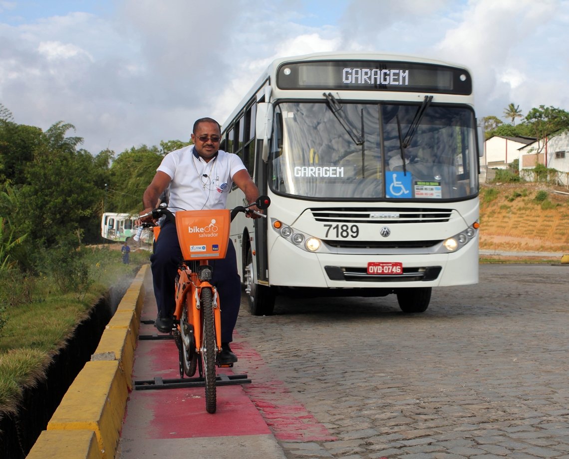 Motoristas de ônibus de Salvador receberão treinamento para dirigir ao lado de ciclistas