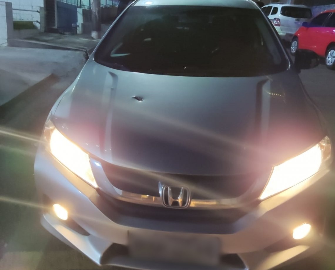 Polícia recupera carro roubado após perseguição a bandidos no Horto Florestal; criminosos fogem